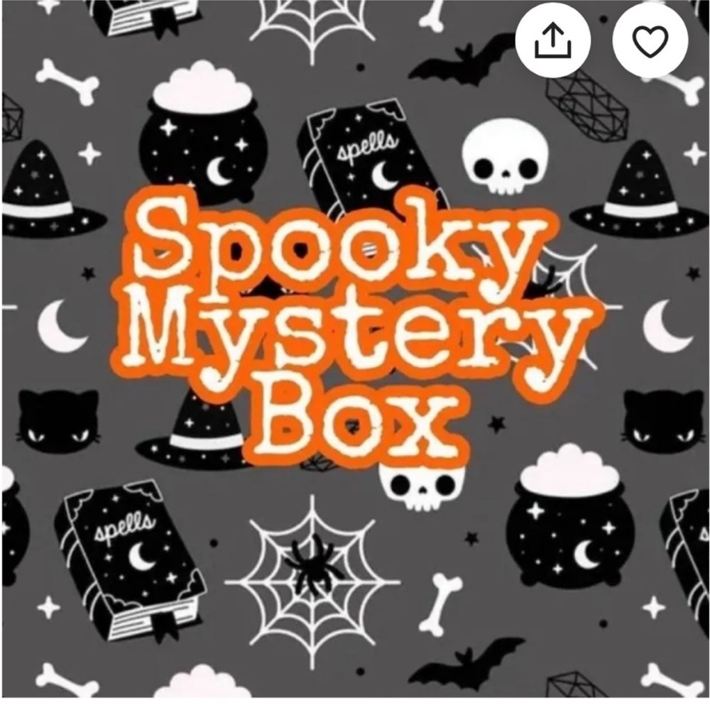 Spooky mystery‎ box